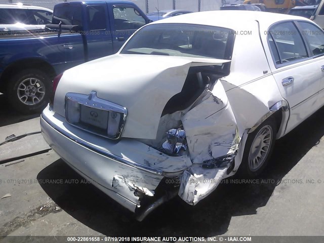 1LNFM83W7WY724030 - 1998 LINCOLN TOWN CAR CARTIER WHITE photo 6