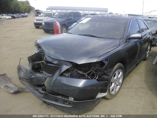 4T1BK46K37U520727 - 2007 TOYOTA CAMRY NEW GENERAT LE/XLE/SE GRAY photo 2