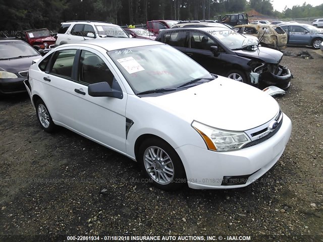 1FAHP35N58W249364 - 2008 FORD FOCUS SE/SEL/SES WHITE photo 1