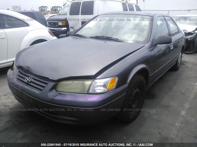 4T1BG22K7XU483788 - 1999 TOYOTA CAMRY CE/LE/XLE 灰色 照片 2