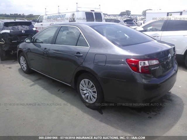 4T1BF1FK4EU463759 - 2014 TOYOTA CAMRY L/SE/LE/XLE GRAY photo 3