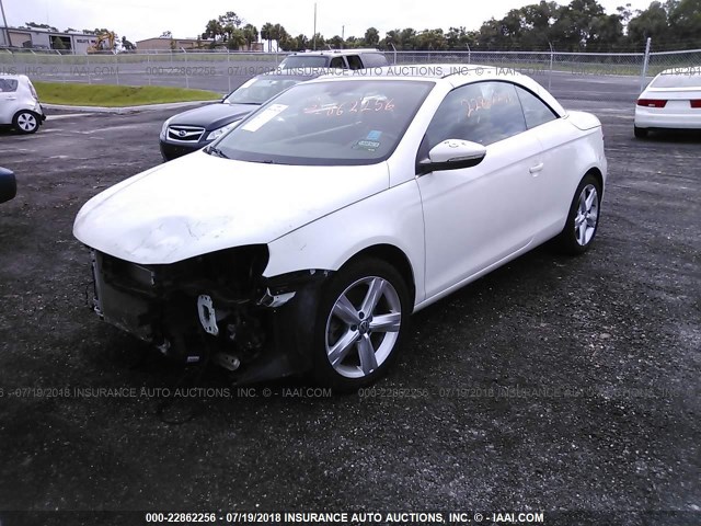 WVWFW7AH6CV022095 - 2012 VOLKSWAGEN EOS LUX/EXECUTIVE Blanc photo 2