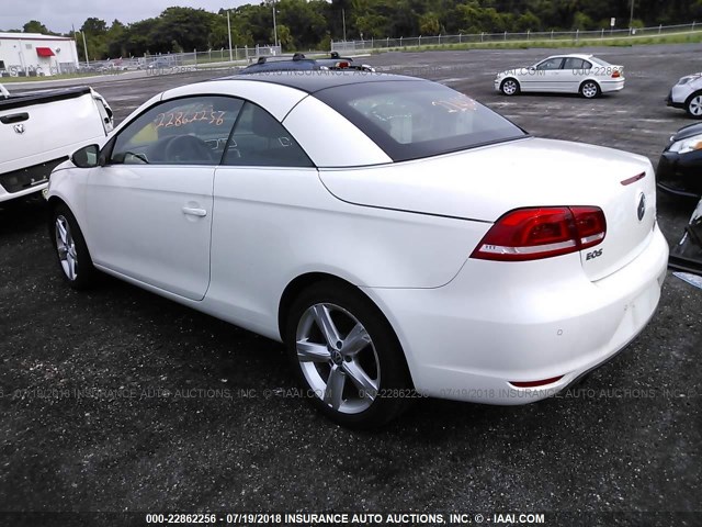 WVWFW7AH6CV022095 - 2012 VOLKSWAGEN EOS LUX/EXECUTIVE Blanc photo 3
