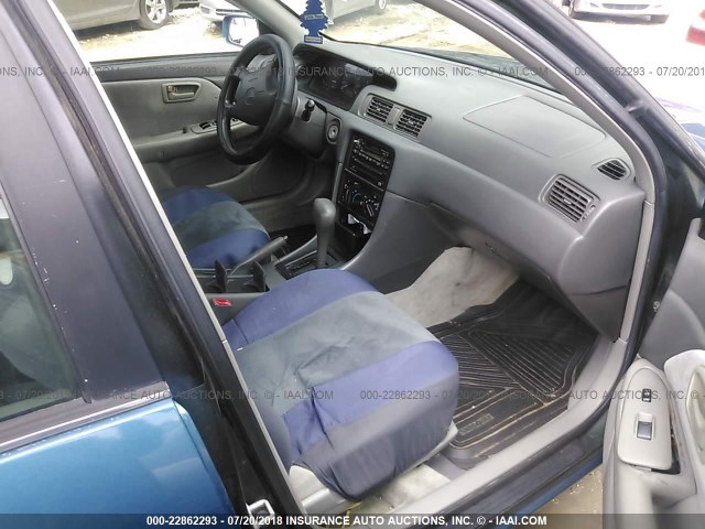 4T1BG22K1XU906252 - 1999 TOYOTA CAMRY CE/LE/XLE 蓝色 照片 5