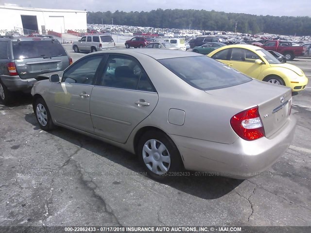 4T1BE32K82U051635 - 2002 TOYOTA CAMRY LE/XLE/SE Алтын фото 3