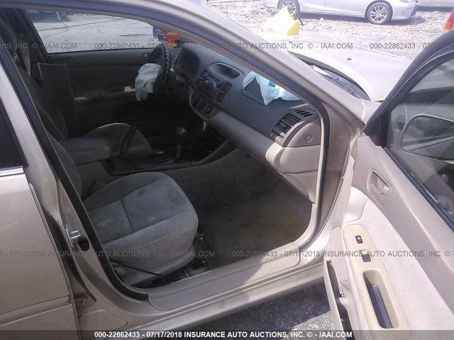 4T1BE32K82U051635 - 2002 TOYOTA CAMRY LE/XLE/SE Алтын фото 5