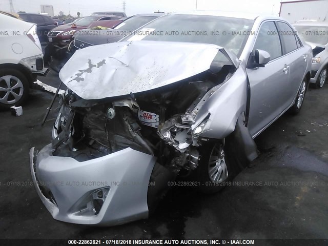 4T4BF1FK8DR312587 - 2013 TOYOTA CAMRY L/SE/LE/XLE SILVER photo 2