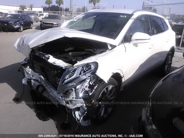 5LMCJ2C9XHUL27583 - 2017 LINCOLN MKC SELECT თეთრი ფოტო 2