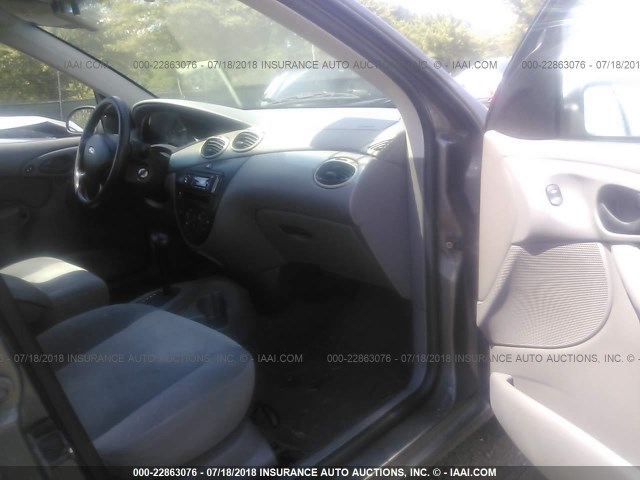 1FAFP34P72W317634 - 2002 FORD FOCUS SE/SE COMFORT GRAY photo 5