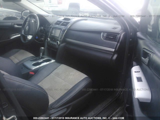 4T1BF1FK3EU317157 - 2014 TOYOTA CAMRY L/SE/LE/XLE შავი ფოტო 5