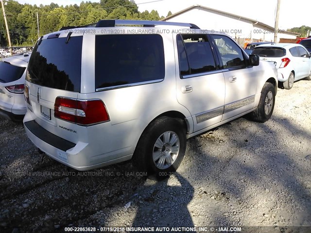 5LMJJ2J50AEJ05464 - 2010 LINCOLN NAVIGATOR WHITE photo 4