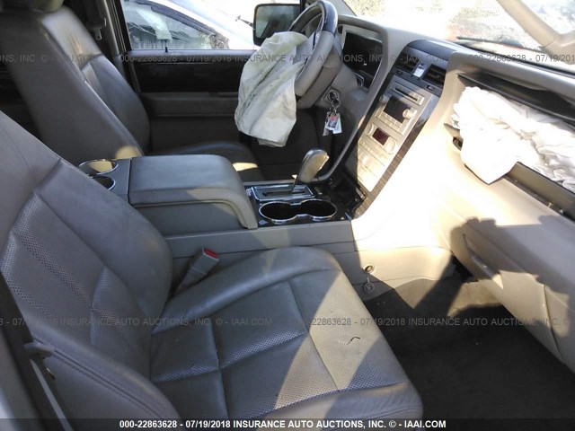 5LMJJ2J50AEJ05464 - 2010 LINCOLN NAVIGATOR WHITE photo 5