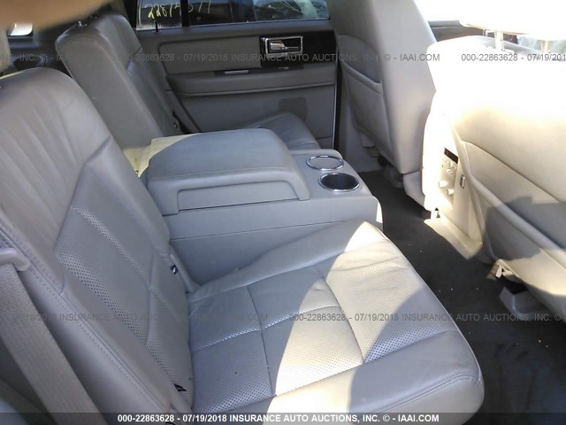 5LMJJ2J50AEJ05464 - 2010 LINCOLN NAVIGATOR WHITE photo 8