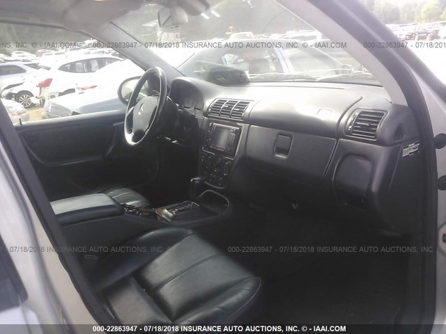 4JGAB54E71A252367 - 2001 MERCEDES-BENZ ML 320 SILVER photo 5