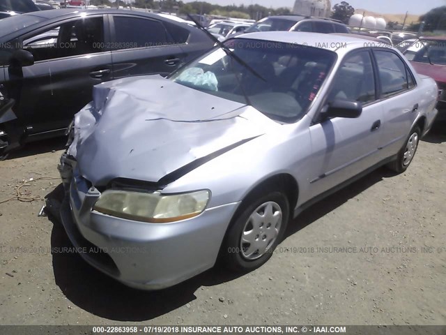 1HGCF8643XA083420 - 1999 HONDA ACCORD DX SILVER photo 2