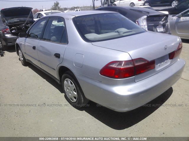 1HGCF8643XA083420 - 1999 HONDA ACCORD DX SILVER photo 3