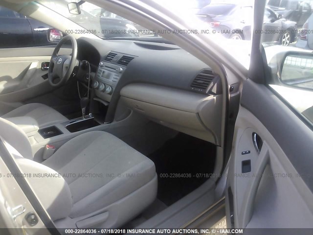 4T4BE46K79R078597 - 2009 TOYOTA CAMRY SE/LE/XLE 金色 照片 5