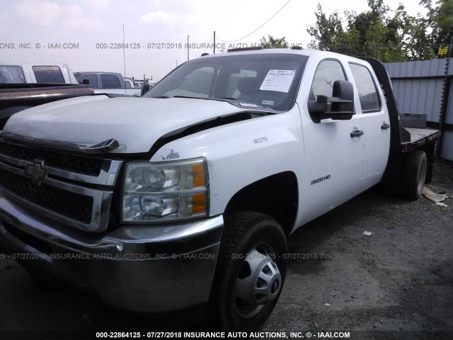 1GB4CZCL7BF235549 - 2011 CHEVROLET SILVERADO C3500 WHITE photo 2