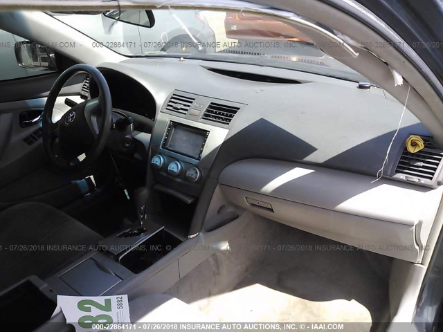 4T1BF3EK0BU164908 - 2011 TOYOTA CAMRY SE/LE/XLE 灰色 照片 5