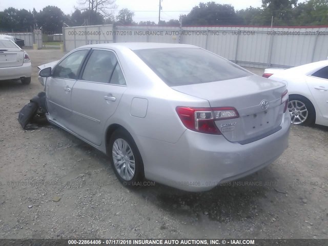 4T4BF1FK0ER418372 - 2014 TOYOTA CAMRY L/SE/LE/XLE SILVER photo 3