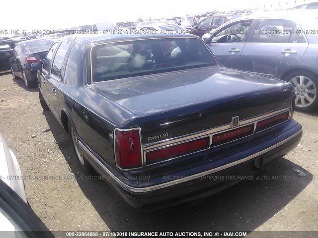 1LNLM81W0TY725733 - 1996 LINCOLN TOWN CAR EXECUTIVE BLACK photo 3