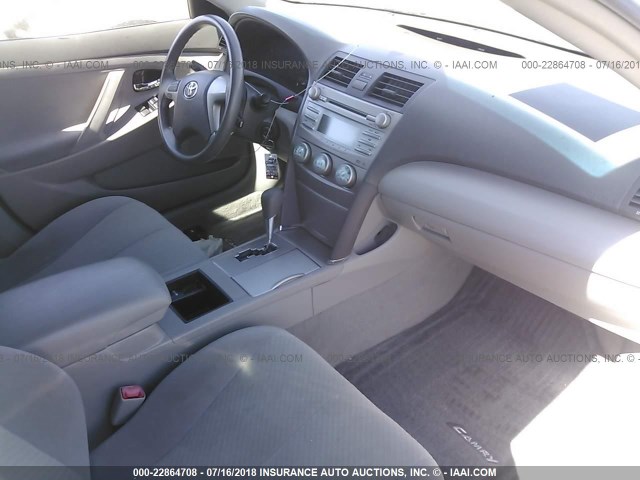 4T1BE46K39U822819 - 2009 TOYOTA CAMRY SE/LE/XLE თეთრი ფოტო 5