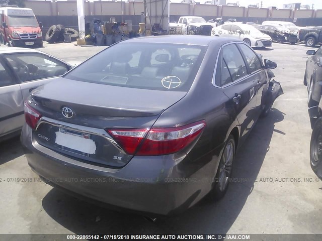 4T1BF1FK0GU595517 - 2016 TOYOTA CAMRY LE/XLE/SE/XSE 灰色 照片 4