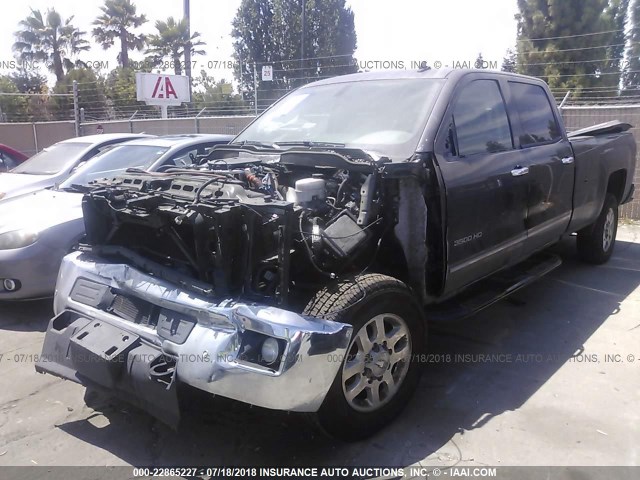 1GC4K0C88FF149842 - 2015 CHEVROLET SILVERADO K3500 LTZ GRAY photo 2