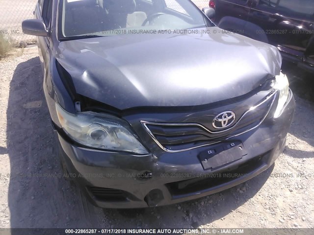 4T1BK3EK6BU628621 - 2011 TOYOTA CAMRY SE/LE/XLE ნაცრისფერი ფოტო 6