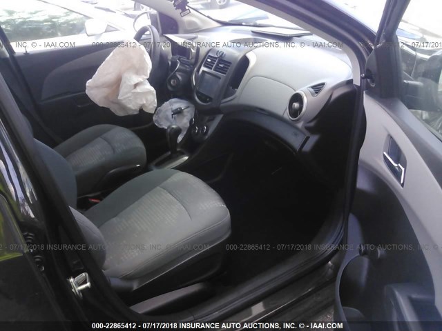 1G1JA6SH9E4242396 - 2014 CHEVROLET SONIC LS Qara foto 5