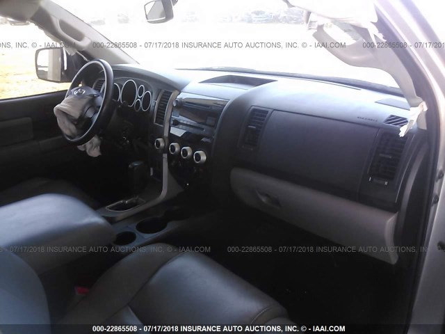 5TDBW5G10DS086531 - 2013 TOYOTA SEQUOIA SR5 SILVER photo 5