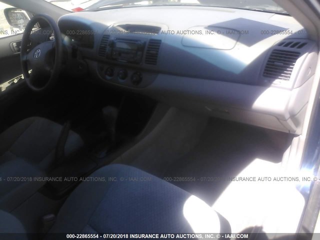 4T1BE32K94U348402 - 2004 TOYOTA CAMRY LE/XLE/SE BLUE photo 5