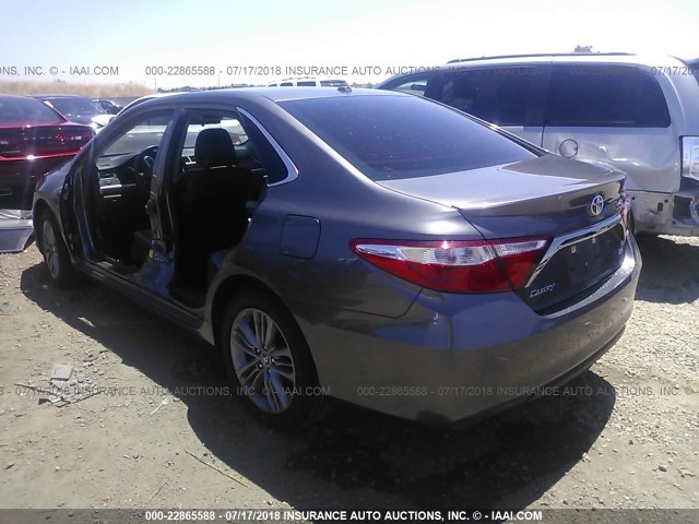 4T1BF1FK6GU203866 - 2016 TOYOTA CAMRY LE/XLE/SE/XSE 灰色 照片 3