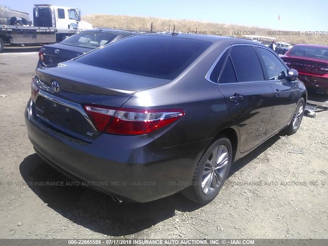 4T1BF1FK6GU203866 - 2016 TOYOTA CAMRY LE/XLE/SE/XSE 灰色 照片 4
