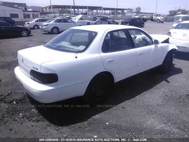 4T1BF12K6TU864071 - 1996 TOYOTA CAMRY LE/XLE/SE WHITE photo 4