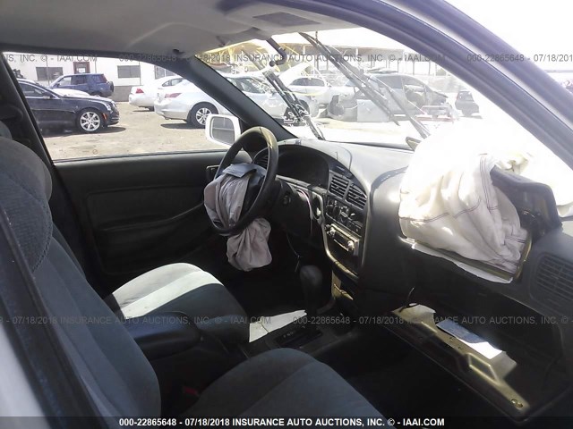 4T1BF12K6TU864071 - 1996 TOYOTA CAMRY LE/XLE/SE WHITE photo 5