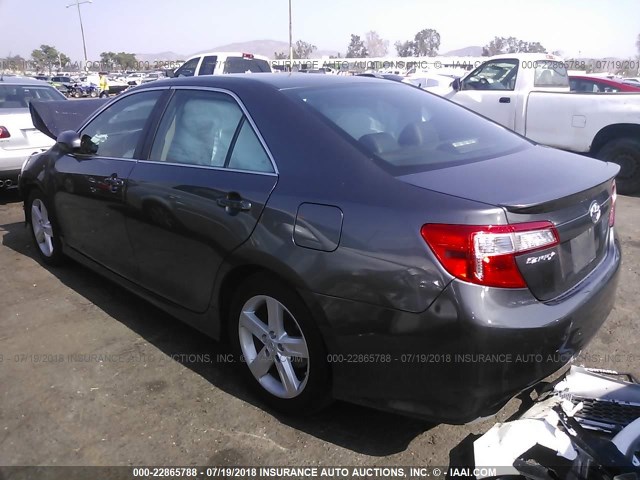 4T1BF1FK4EU749692 - 2014 TOYOTA CAMRY L/SE/LE/XLE 灰色 照片 3