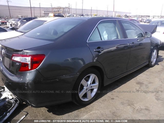4T1BF1FK4EU749692 - 2014 TOYOTA CAMRY L/SE/LE/XLE 灰色 照片 4