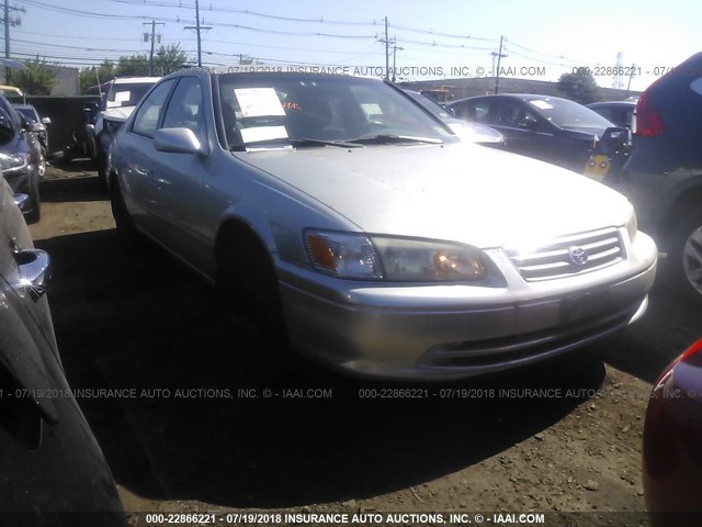 JT2BG28K7Y0465269 - 2000 TOYOTA CAMRY LE/XLE SILVER photo 1