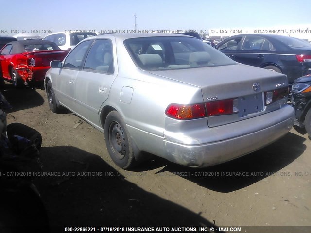 JT2BG28K7Y0465269 - 2000 TOYOTA CAMRY LE/XLE SILVER photo 3