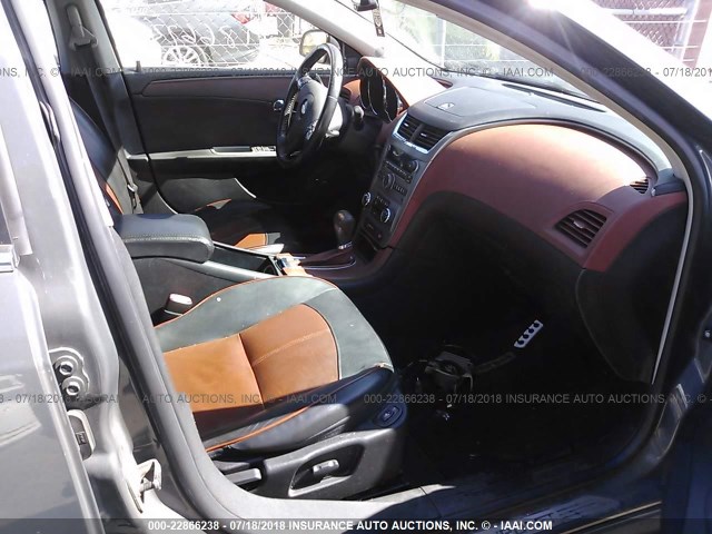 1G1ZK57B19F212592 - 2009 CHEVROLET MALIBU LTZ 灰色 照片 5