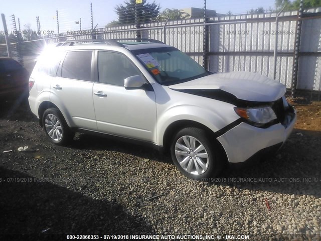 JF2SHAEC8DH428580 - 2013 SUBARU FORESTER LIMITED WHITE photo 1