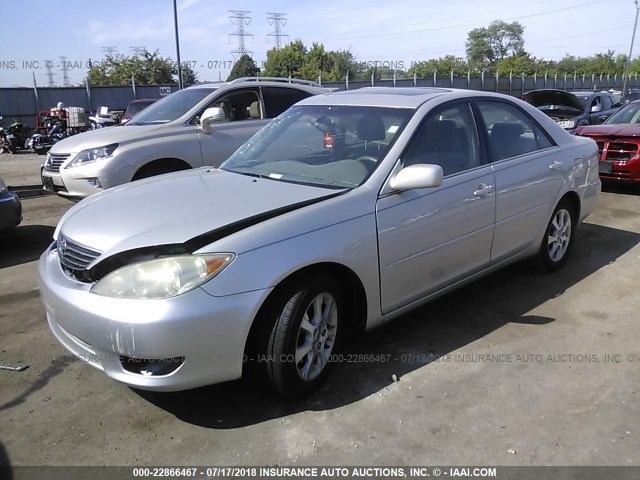 4T1BE30K25U035292 - 2005 TOYOTA CAMRY LE/XLE/SE ვერცხლისფერი ფოტო 2