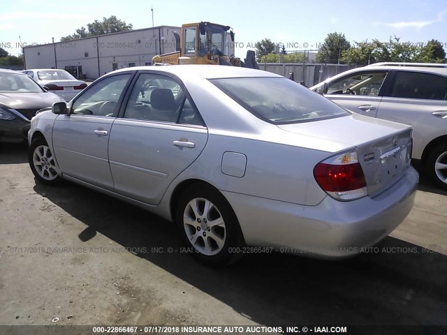 4T1BE30K25U035292 - 2005 TOYOTA CAMRY LE/XLE/SE ვერცხლისფერი ფოტო 3