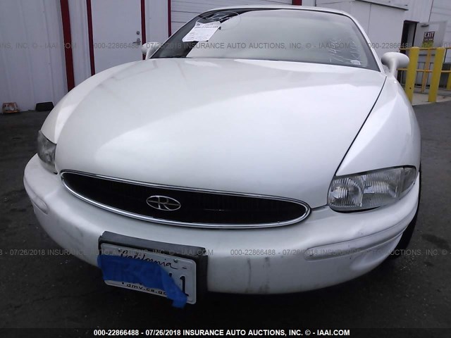 1G4GD2210T4714966 - 1996 BUICK RIVIERA WHITE photo 6