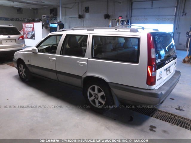 YV1LZ56D1X2564405 - 1999 VOLVO V70 XC WHITE photo 3