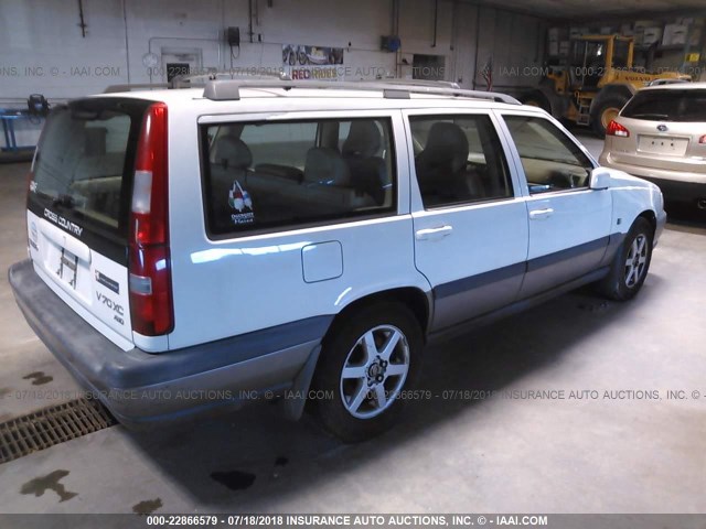 YV1LZ56D1X2564405 - 1999 VOLVO V70 XC WHITE photo 4