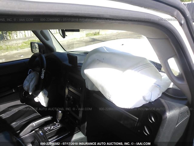 1J4RH4GK8AC113817 - 2010 JEEP COMMANDER SPORT თეთრი ფოტო 5