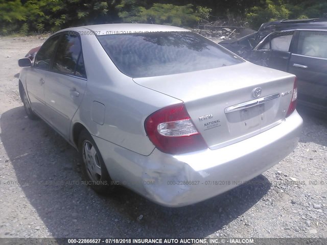 4T1BF30K12U525134 - 2002 TOYOTA CAMRY LE/XLE/SE 银色 照片 3
