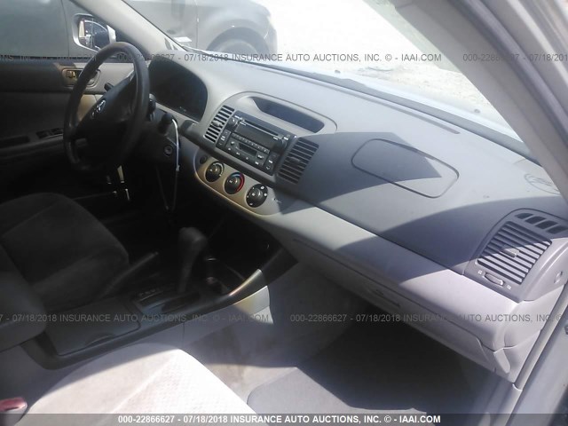 4T1BF30K12U525134 - 2002 TOYOTA CAMRY LE/XLE/SE 银色 照片 5